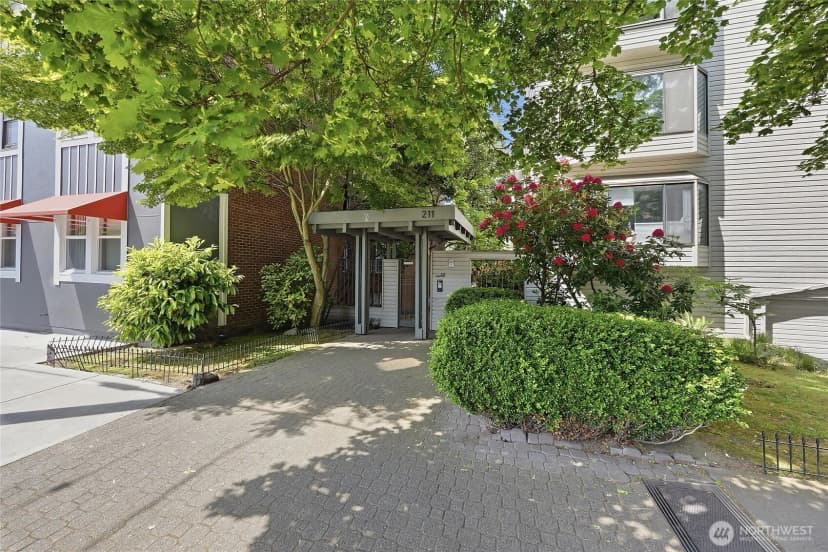 Property photo for 211 Summit Avenue E #405, Seattle photo 28