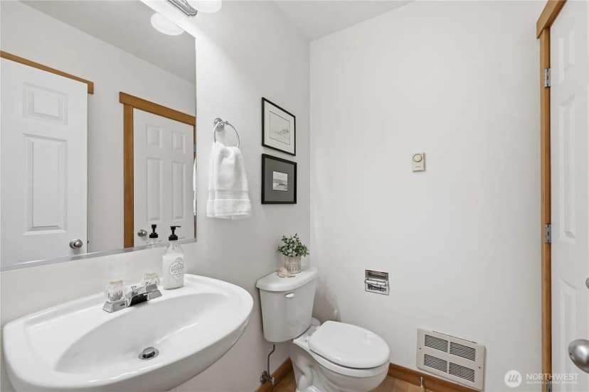 Property photo for 1368 Stonecress Lane Ne, Bainbridge Island photo 18