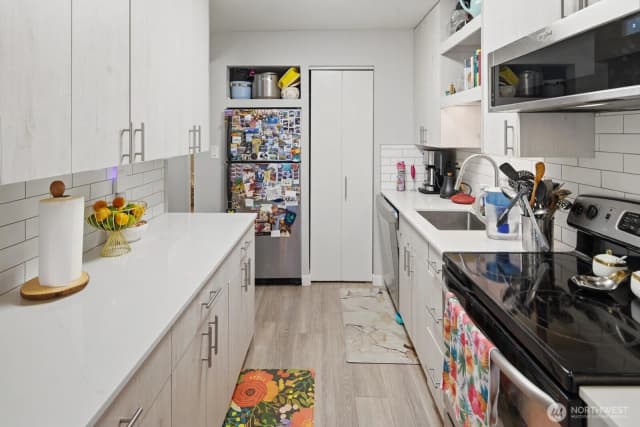 Property photo for 2362 Franklin Avenue E, Seattle photo 3