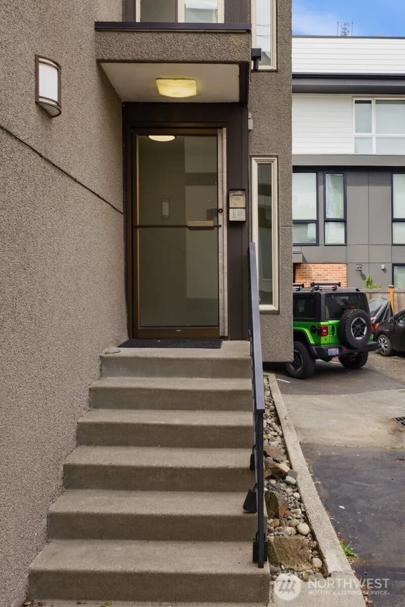 Property photo for 2362 Franklin Avenue E, Seattle photo 13
