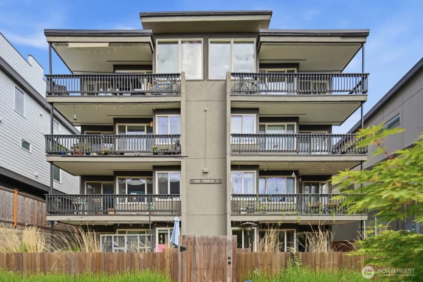 Property photo for 2362 Franklin Avenue E, Seattle photo 6