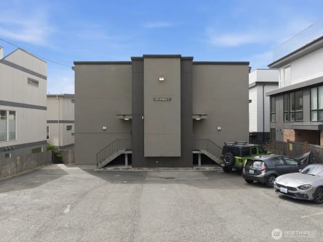 Property photo for 2362 Franklin Avenue E, Seattle photo 5