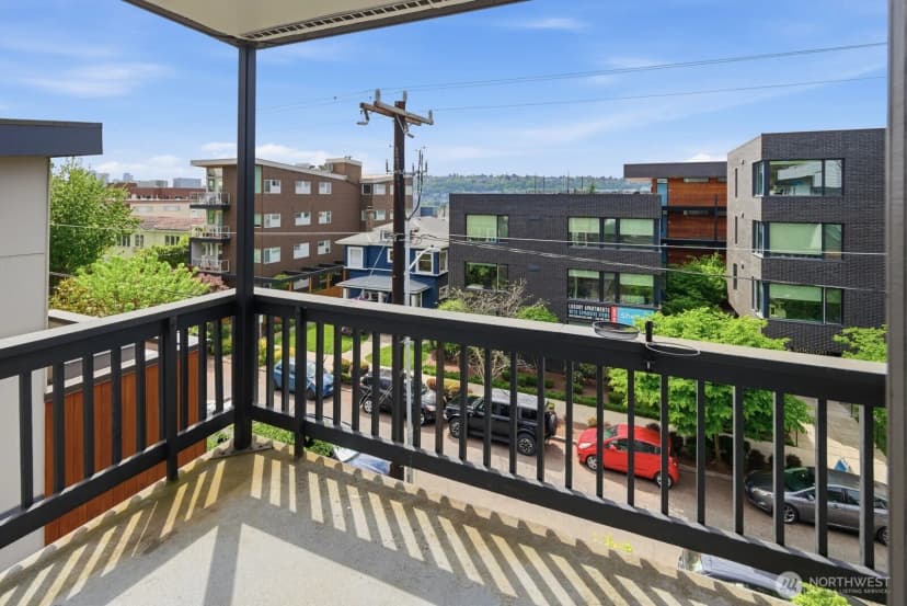 Property photo for 2362 Franklin Avenue E, Seattle photo 8