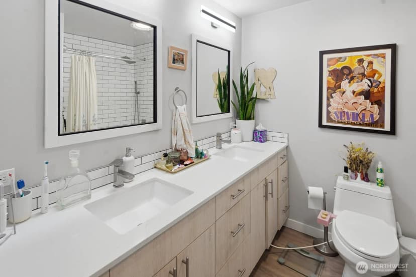 Property photo for 2362 Franklin Avenue E, Seattle photo 4