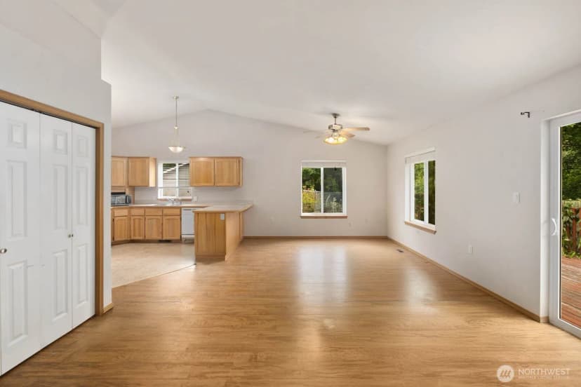 Property photo for 2220 Williams Road, Oak Harbor photo 6