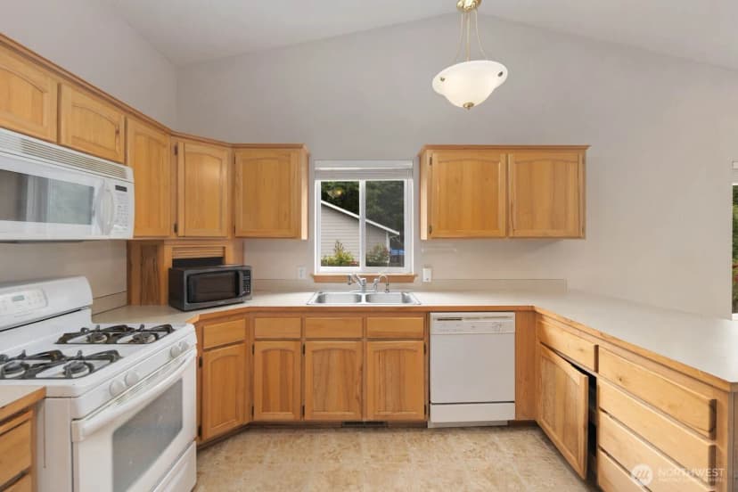Property photo for 2220 Williams Road, Oak Harbor photo 15