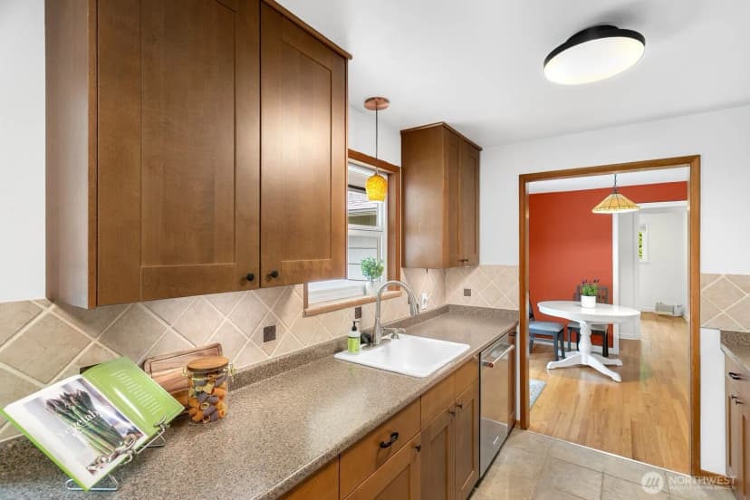 Property photo for 16915 22nd Avenue Sw, Burien photo 12
