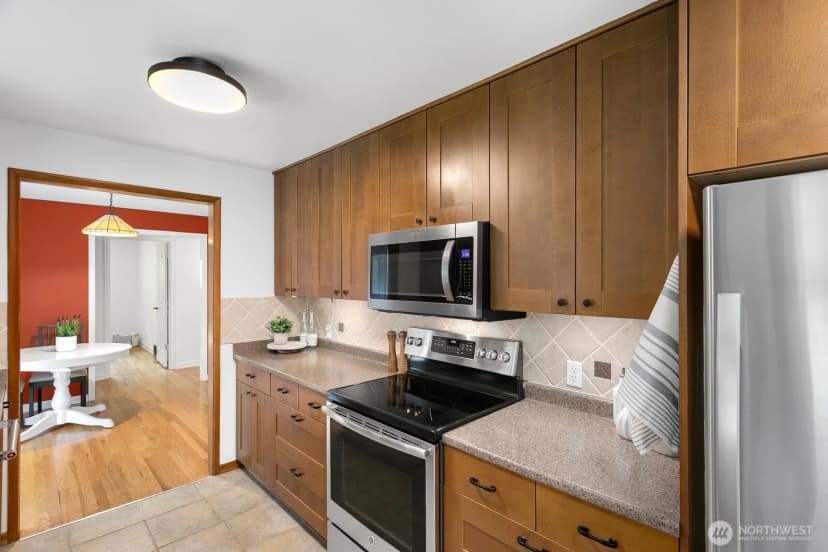 Property photo for 16915 22nd Avenue Sw, Burien photo 11