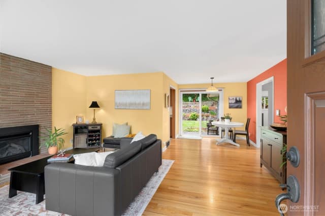Property photo for 16915 22nd Avenue Sw, Burien photo 5