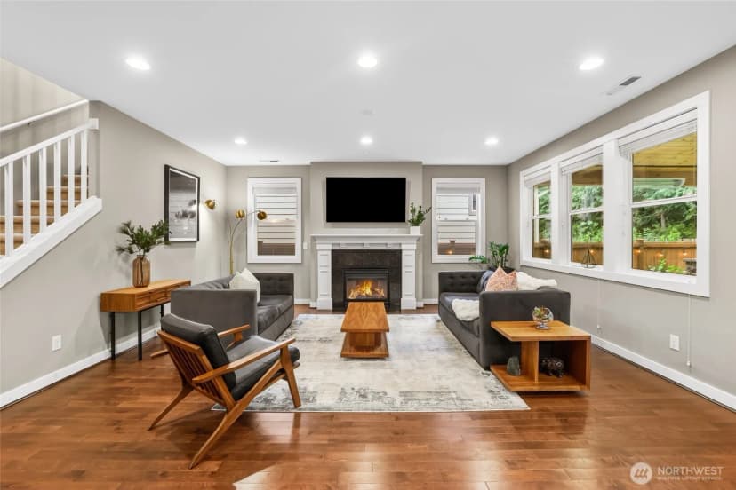 Property photo for 1601 Ne Falls Drive, Issaquah photo 4