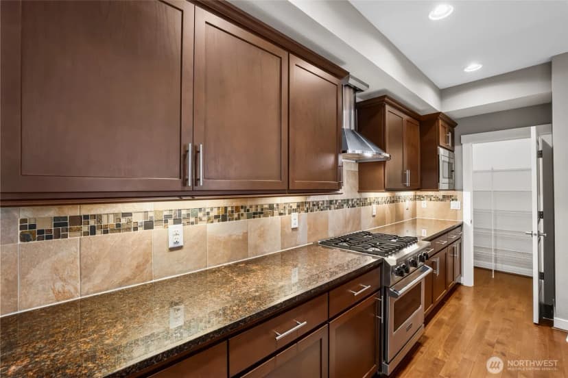 Property photo for 1601 Ne Falls Drive, Issaquah photo 16