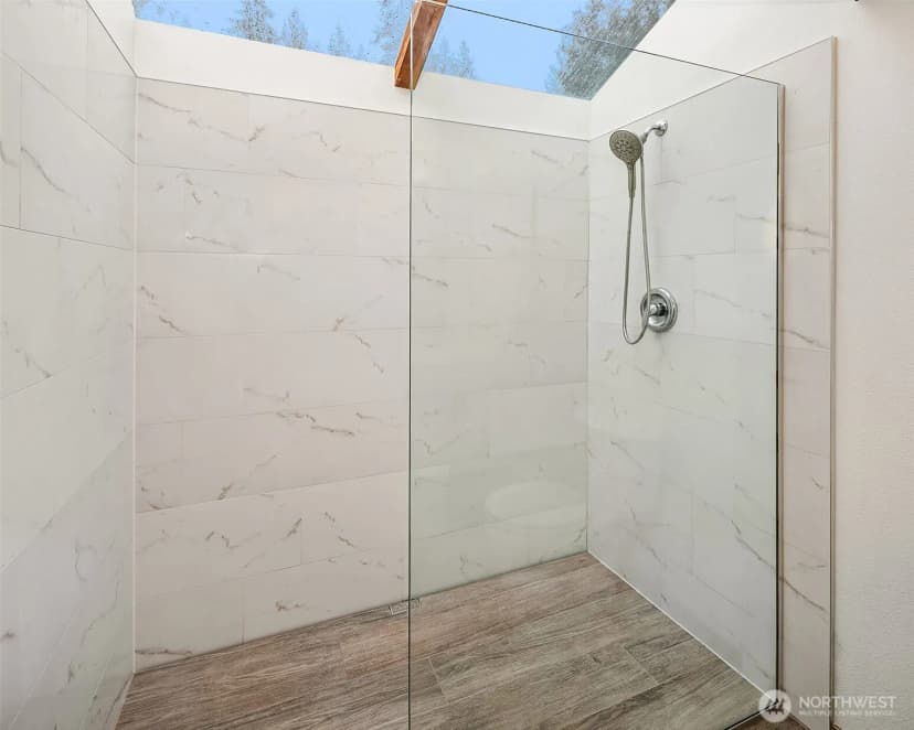 Property photo for 910 145th Place Ne, Bellevue photo 16