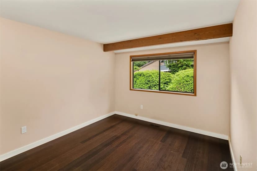 Property photo for 910 145th Place Ne, Bellevue photo 19