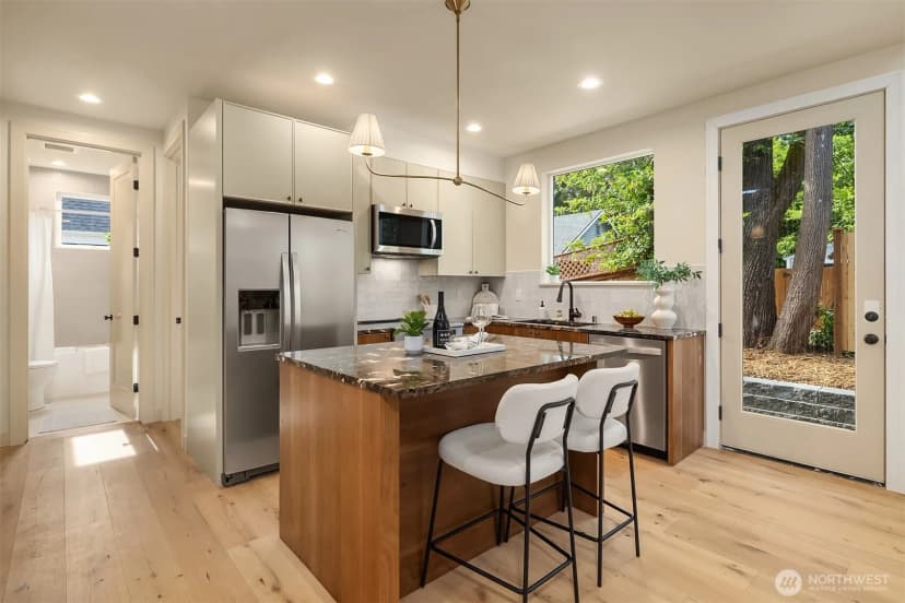 Property photo for 11739 40th Avenue Ne #c, Seattle photo 9