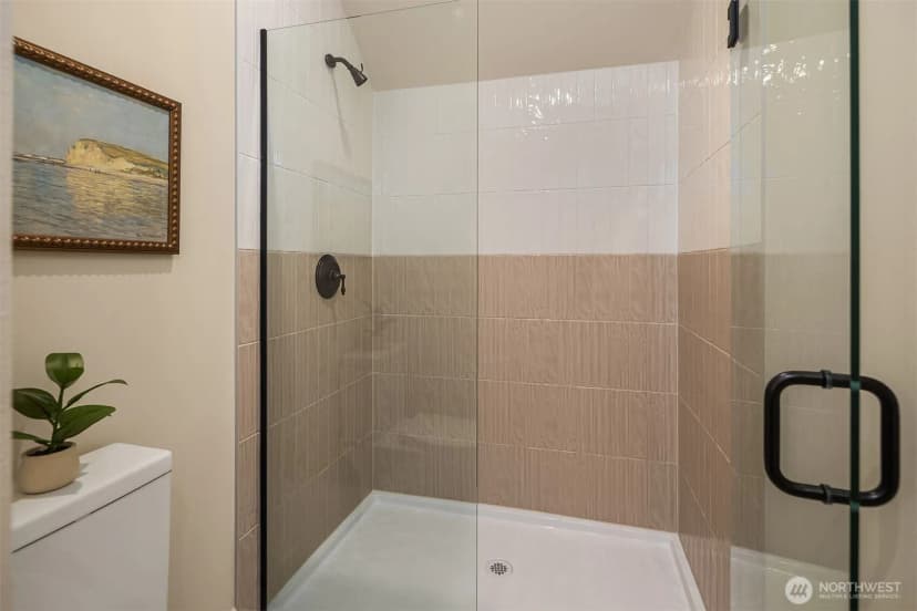 Property photo for 11739 40th Avenue Ne #c, Seattle photo 22