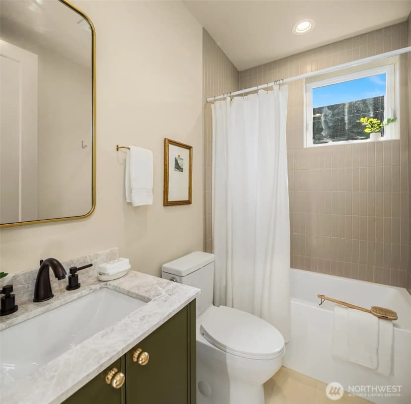 Property photo for 11739 40th Avenue Ne #c, Seattle photo 14