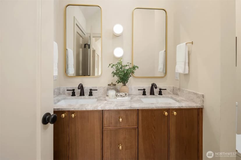 Property photo for 11739 40th Avenue Ne #c, Seattle photo 21