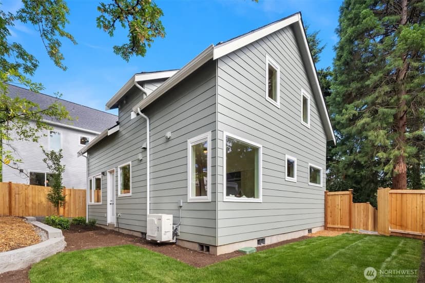 Property photo for 11739 40th Avenue Ne #c, Seattle photo 25