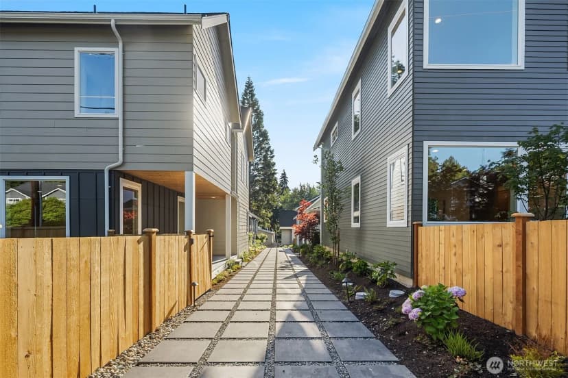 Property photo for 11739 40th Avenue Ne #c, Seattle photo 27