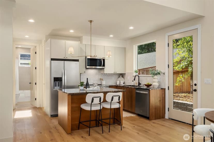 Property photo for 11739 40th Avenue Ne #c, Seattle photo 12