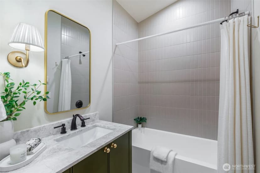 Property photo for 11739 40th Avenue Ne #b, Seattle photo 21