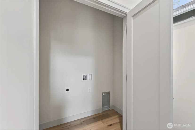 Property photo for 11739 40th Avenue Ne #b, Seattle photo 23