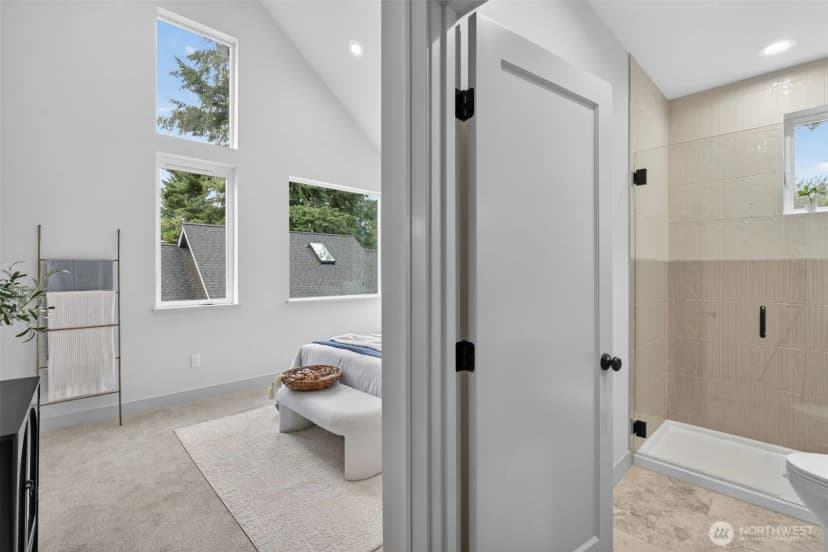 Property photo for 11739 40th Avenue Ne #b, Seattle photo 13