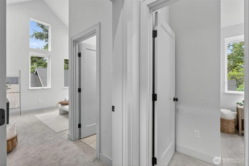 Property photo for 11739 40th Avenue Ne #b, Seattle photo 17