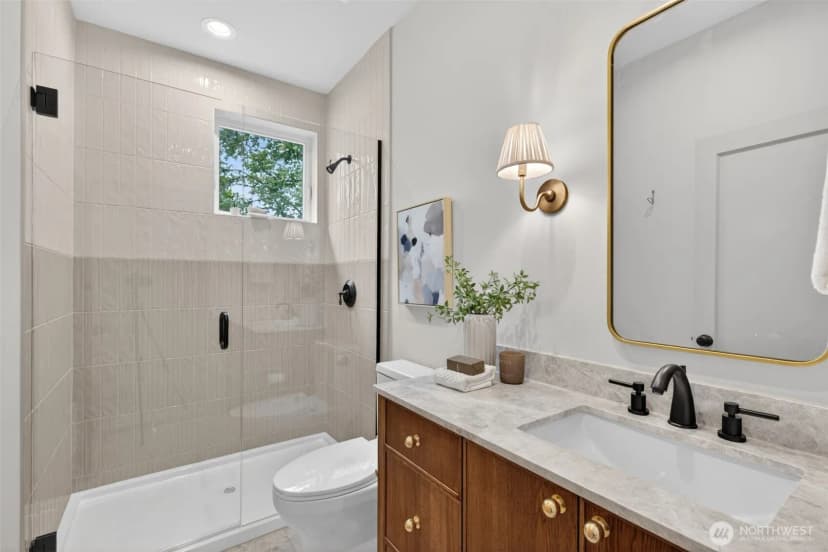 Property photo for 11739 40th Avenue Ne #b, Seattle photo 16