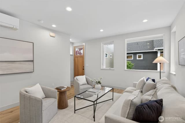 Property photo for 11739 40th Avenue Ne #b, Seattle photo 4
