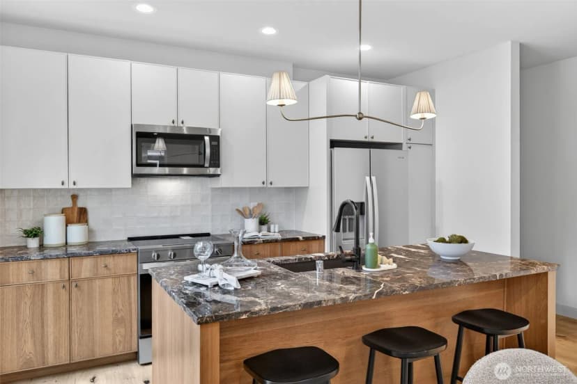 Property photo for 11739 40th Avenue Ne #b, Seattle photo 8