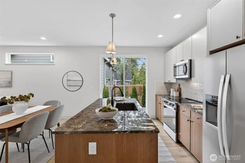 Property photo for 11739 40th Avenue Ne #b, Seattle photo 10