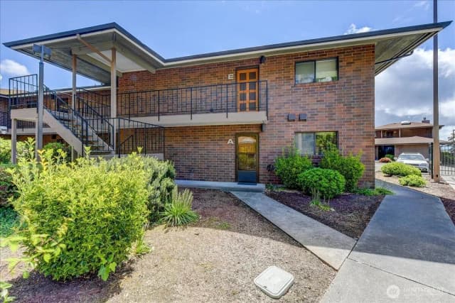 Property photo for 8106 53rd Avenue W #a, Mukilteo photo 3