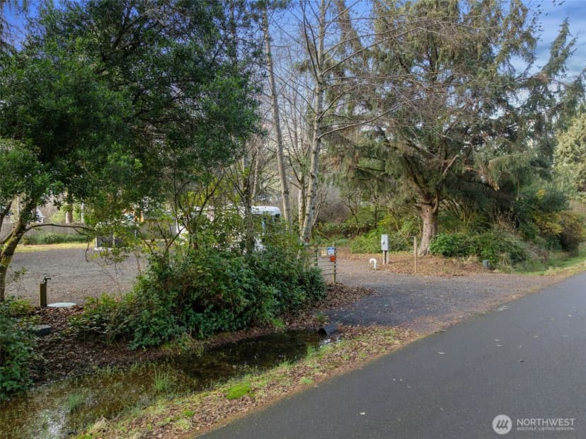 Property photo for 337 Mast Ave Nw, Ocean Shores photo 2
