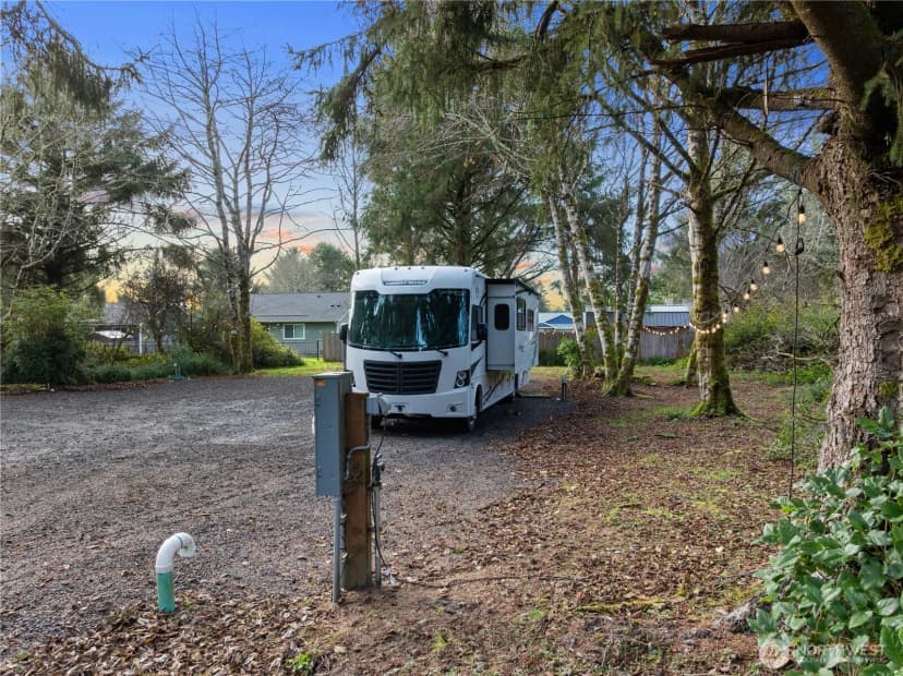 Property photo for 337 Mast Ave Nw, Ocean Shores photo 3