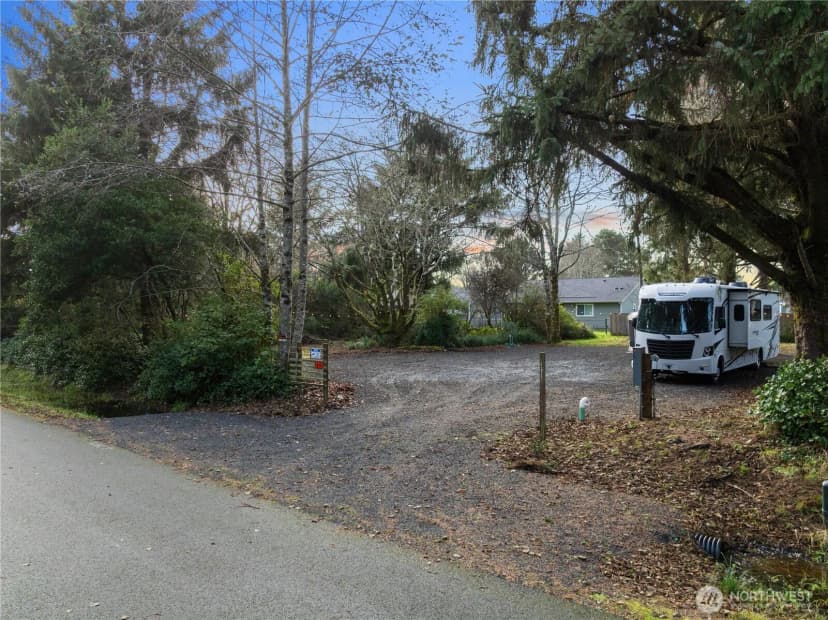 Property photo for 337 Mast Ave Nw, Ocean Shores