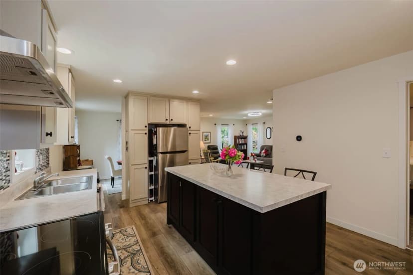 Property photo for 540 E Lakeshore Drive E, Shelton photo 10