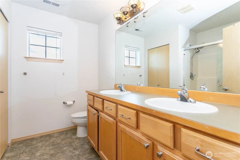 Property photo for 324 Kirkland Place Se, Renton photo 24