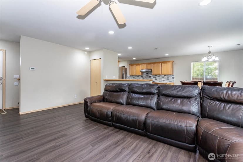 Property photo for 324 Kirkland Place Se, Renton photo 5