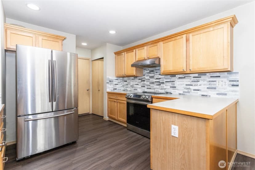 Property photo for 324 Kirkland Place Se, Renton photo 6