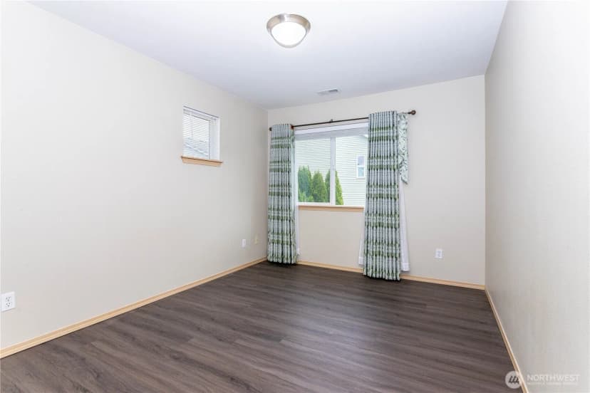 Property photo for 324 Kirkland Place Se, Renton photo 17
