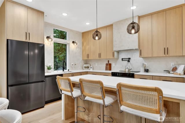 Property photo for 4529 Corliss Avenue N, Seattle photo 4