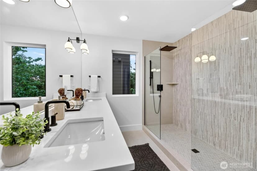 Property photo for 4529 Corliss Avenue N, Seattle photo 13