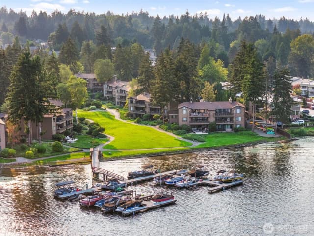 Property photo for 17498 Ne 40th Place #i1, Redmond