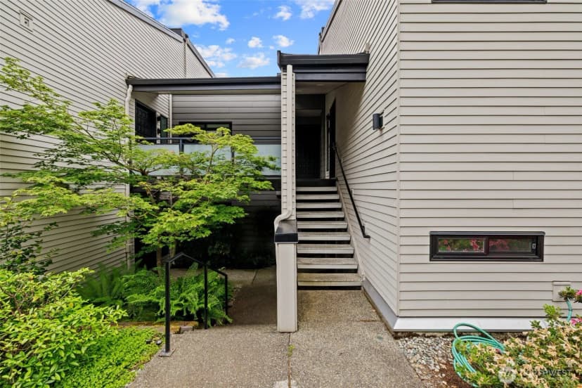 Property photo for 11226 Ne 68th Street #e, Kirkland photo 6