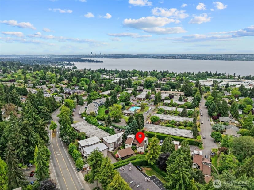 Property photo for 11226 Ne 68th Street #e, Kirkland photo 4