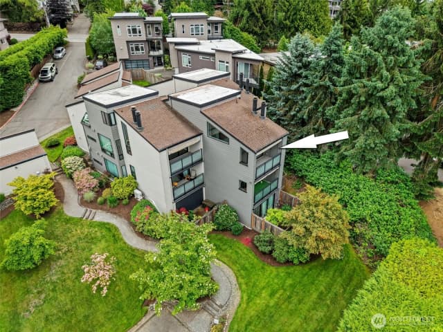 Property photo for 11226 Ne 68th Street #e, Kirkland photo 2
