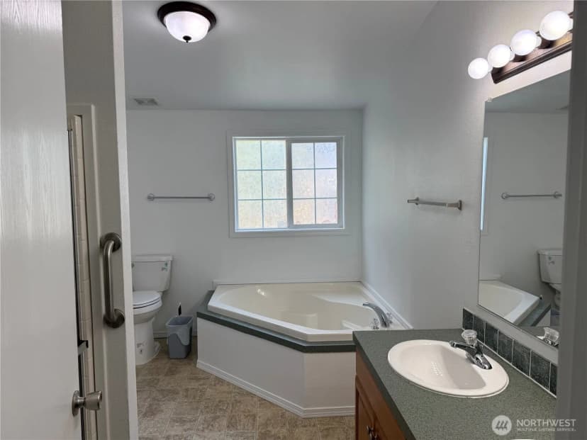 Property photo for 77 Clemons Road #105, Montesano photo 15