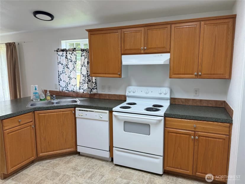Property photo for 77 Clemons Road #105, Montesano photo 23