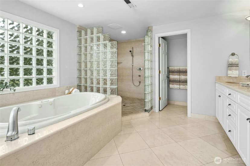 Property photo for 20005 Ne 42nd Street, Sammamish photo 23